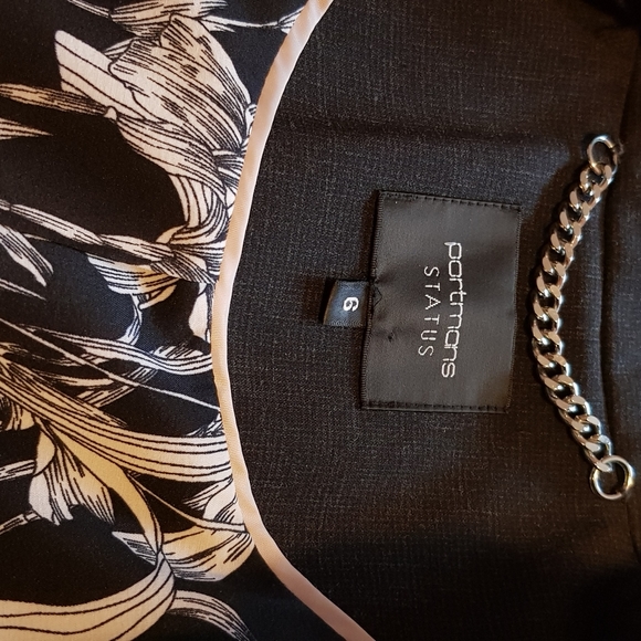 Luxurious Portmans Status ladies suit 6-8 - Picture 6 of 11